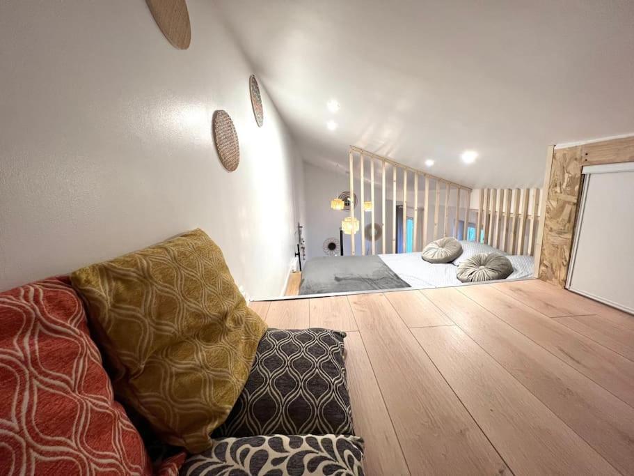 Jolie Mini Maison Lovely Tiny House ヴィトリー・シュル・セーヌ エクステリア 写真