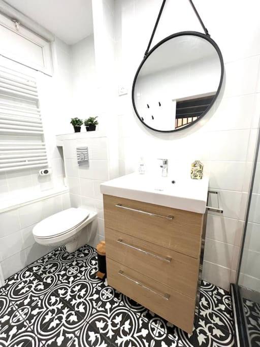 Jolie Mini Maison Lovely Tiny House ヴィトリー・シュル・セーヌ エクステリア 写真