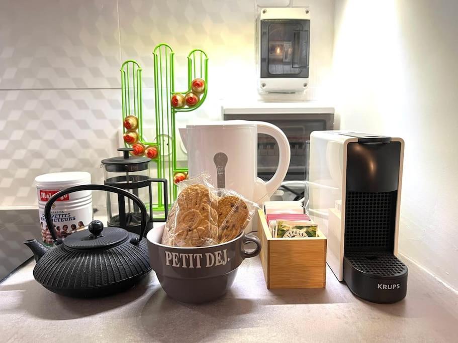 Jolie Mini Maison Lovely Tiny House ヴィトリー・シュル・セーヌ エクステリア 写真